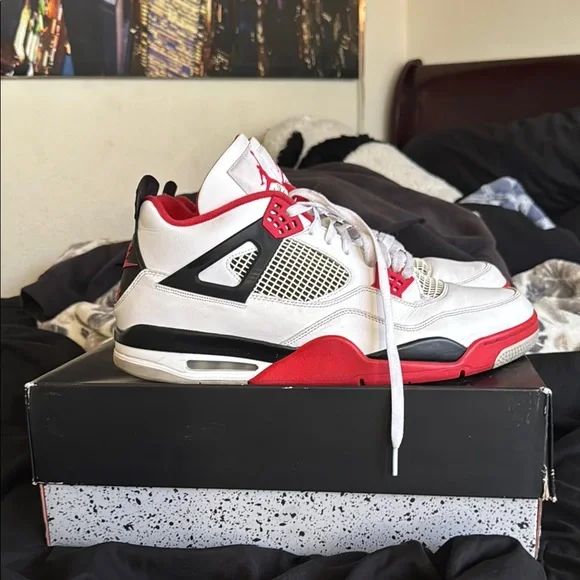 Jordan 4 Retro - Picture 2 of 5